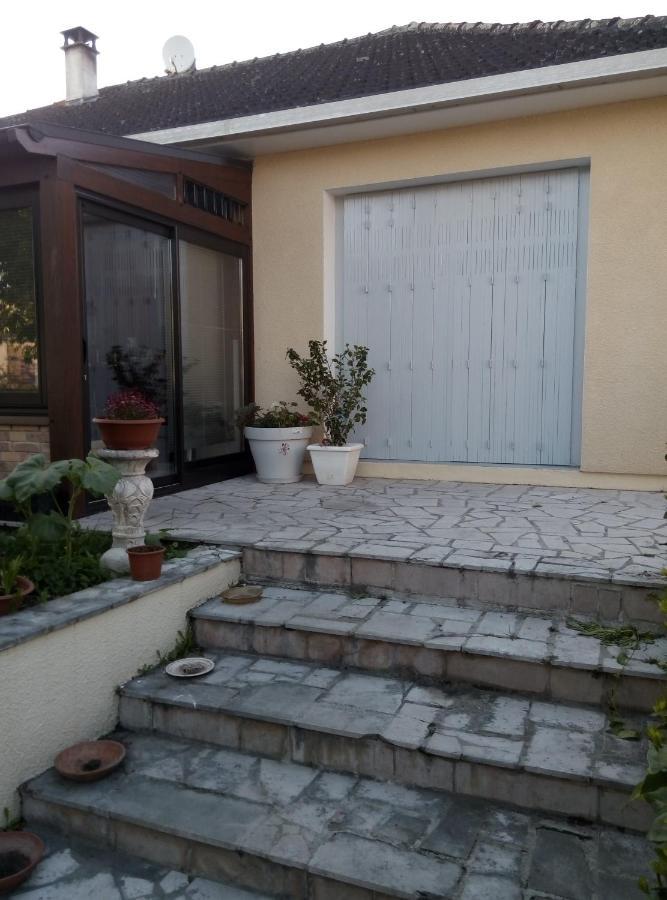 Chez Myla Chambre Avec Tv Ecran Plat Et Salle De Bain Privative Bourges Exterior photo
