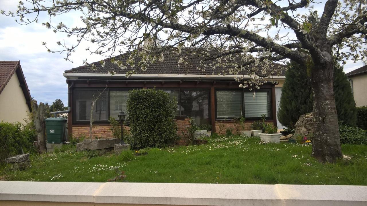 Chez Myla Chambre Avec Tv Ecran Plat Et Salle De Bain Privative Bourges Exterior photo